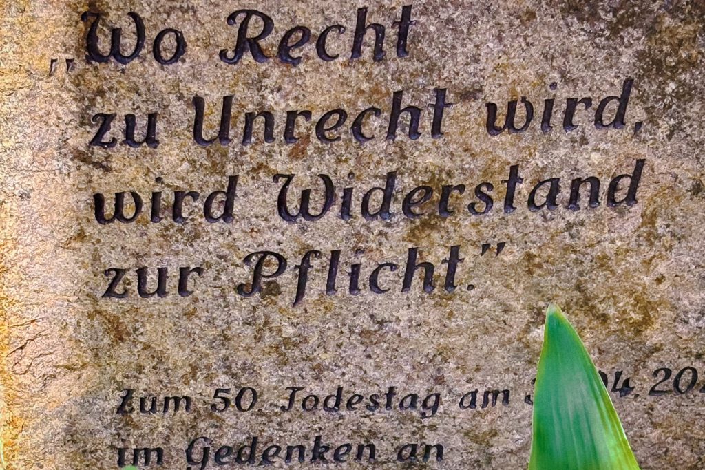 260501.neuer.gedenkstein.am.gartenschlaeger-eck